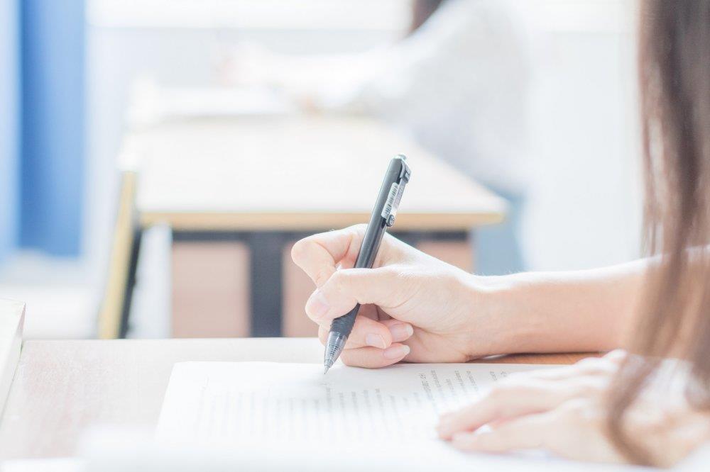 摄图网_500399341_banner_高考教室里认真做作业的同学(非企业商用).jpg